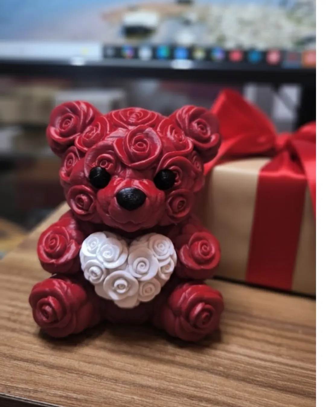 10 cm 3D Kalp Tutan Ayıcık Dekoratif Sevgililer Günü Hediyesi