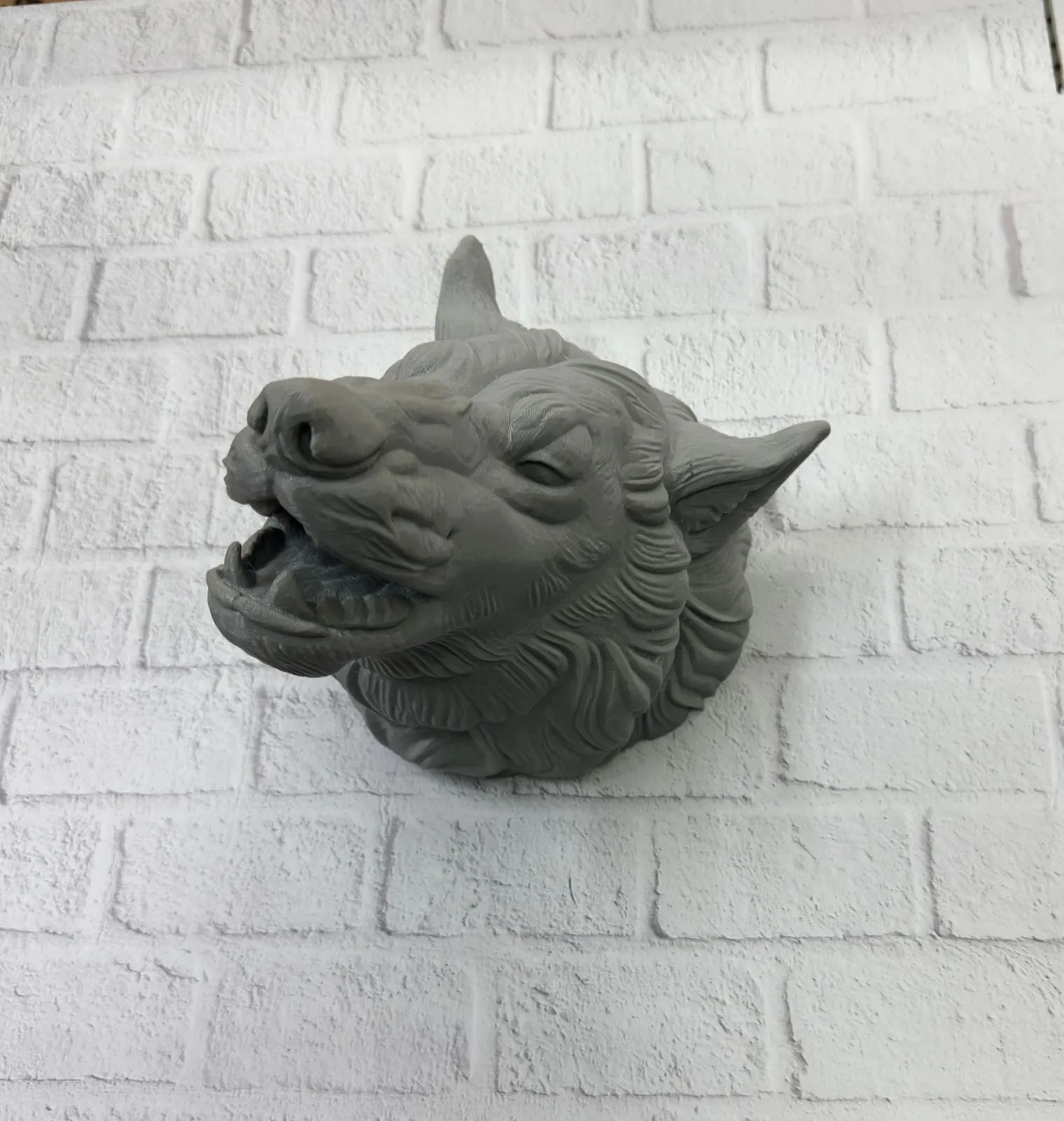 Gri Kurt Duvar Biblosu Güçlü Detaylı Dekoratif Tasarım 25x19 cm