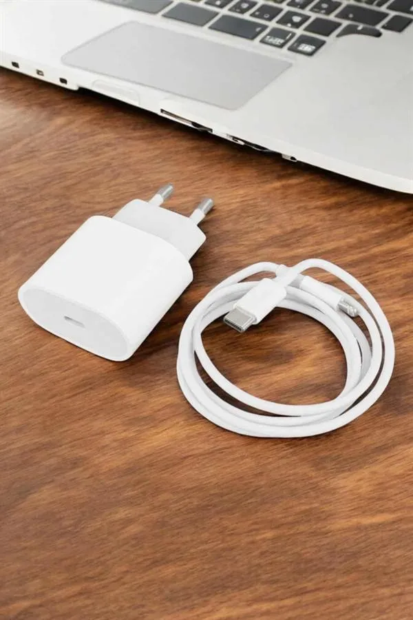 Şarj Aleti İOS 15/15 Pro Max Uyumlu Şarj Adaptörü ve Kablosu