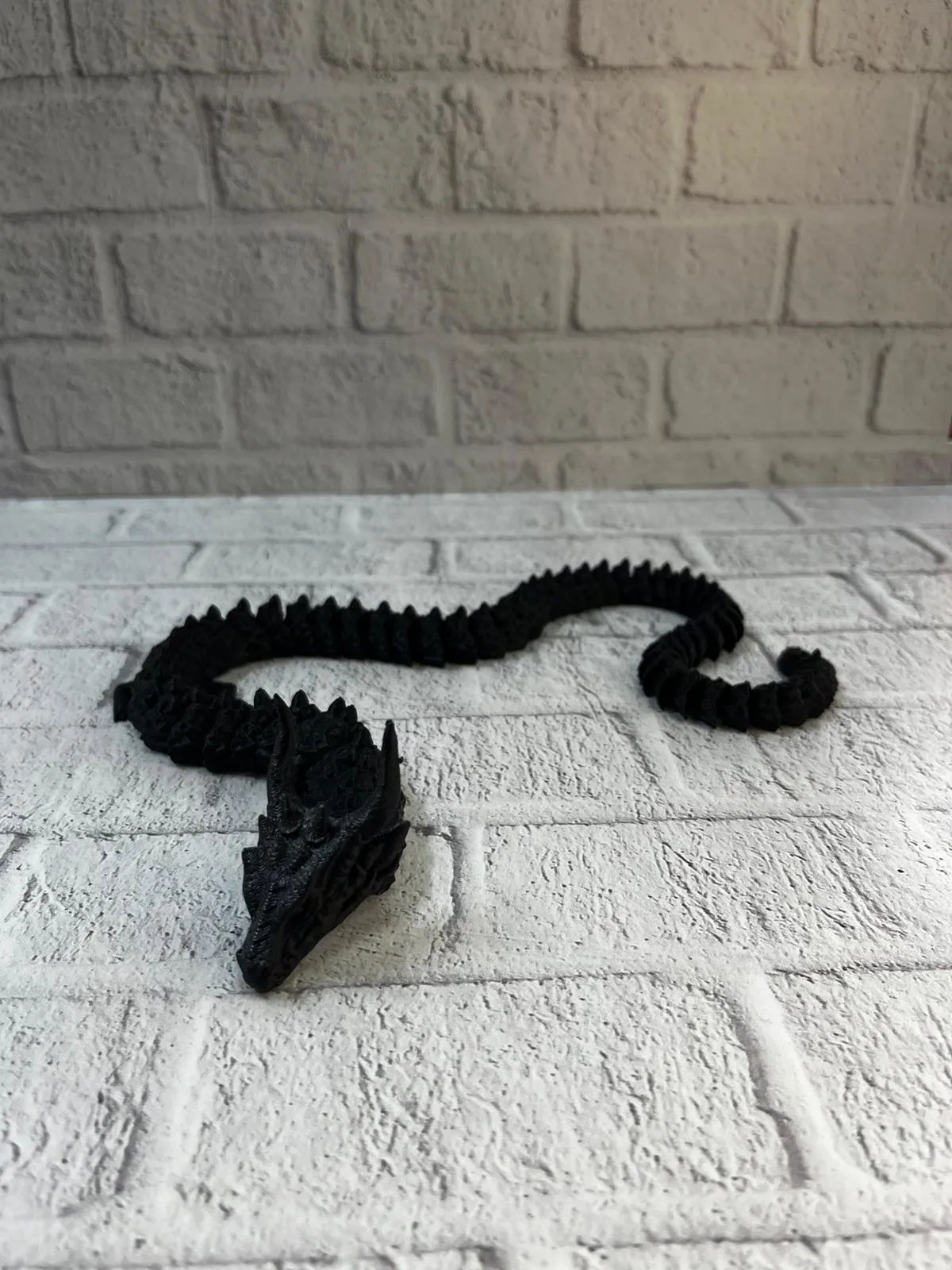 Siyah Hareketli Ejderha Figürü Esnek Gövdeli Dekoratif Tasarım 60 cm