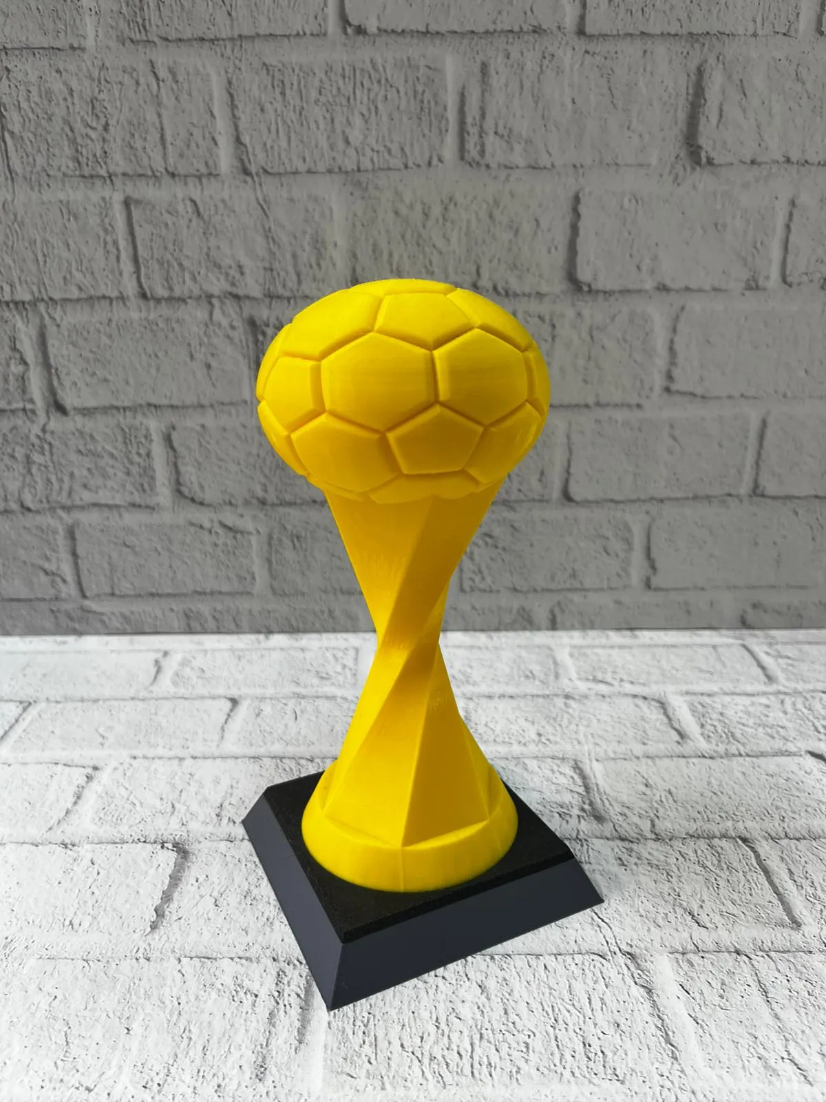 Futbol Toplu Sarı Kupa 21cm Masaüstü Dekor Ödül Figürü