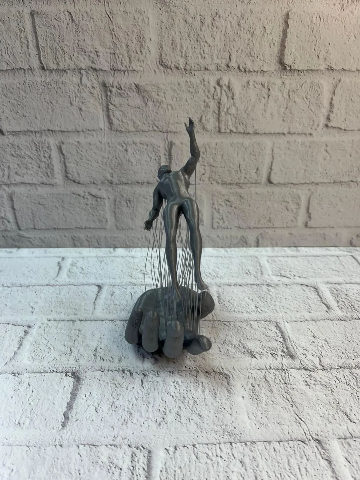 EL İNSAN FİGÜRÜ GRİ