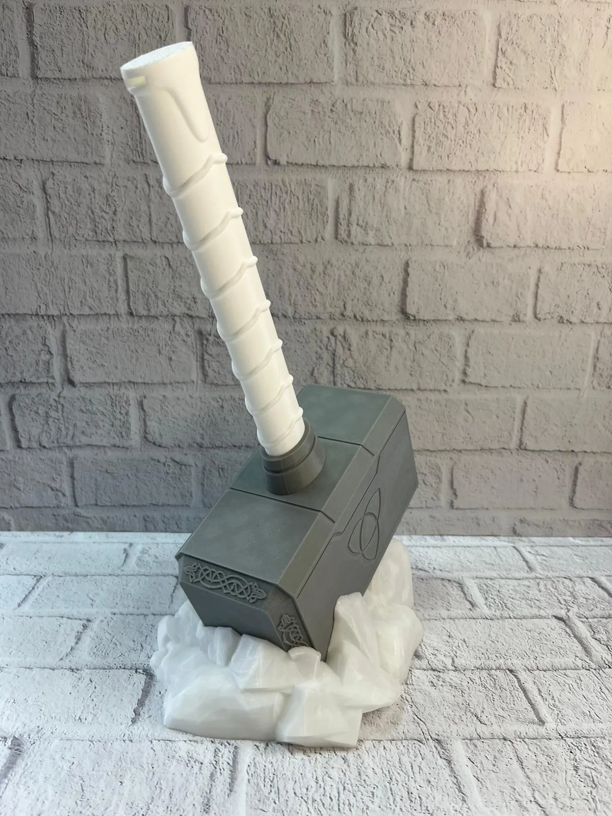 Thor Çekici Dekoratif Figür Mitolojik ve Fantastik Ev Aksesuarı 20x34 cm